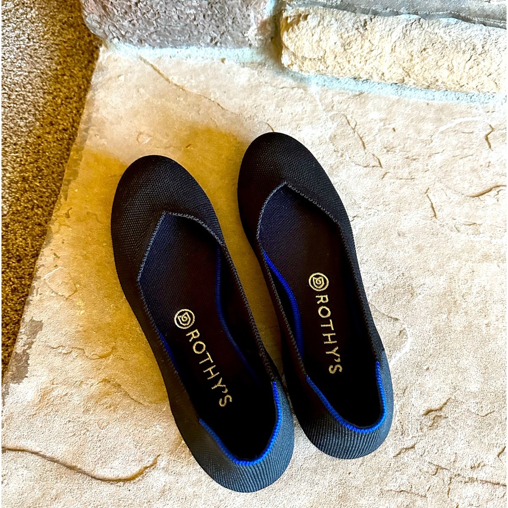 Size 9 Rothy’s. Round toe black